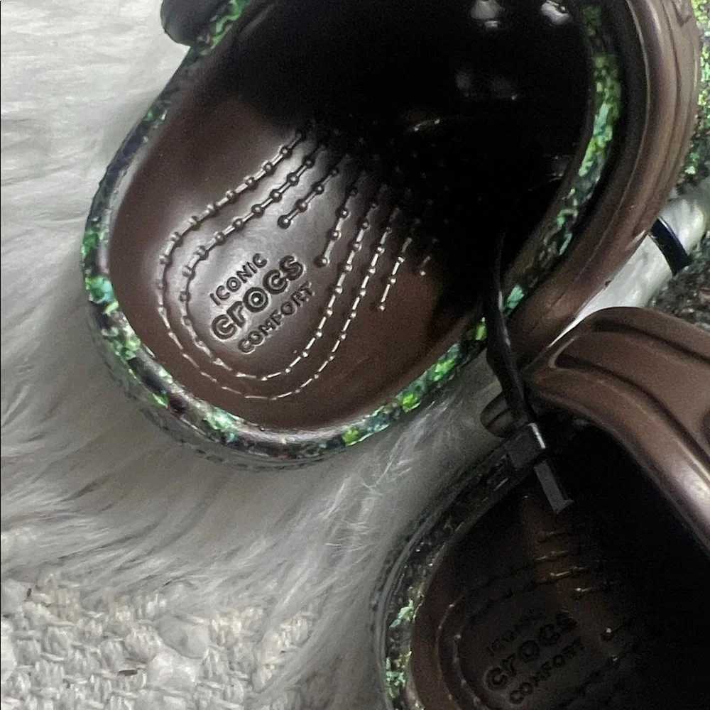 Crocs Classic Bugs Clogs Kid’s Size C4 Green and Brown